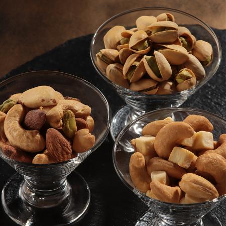 [燻製キッチンKEMUMAKI・KUN]3種の燻製ナッツセット