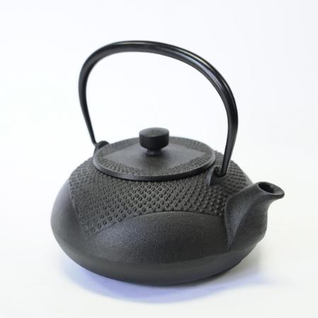 [及富]南部鉄器 鉄瓶 正方丸あられ0.7L(ステンレス茶こし付)