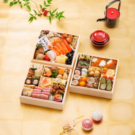 [赤坂あじさい]和風おせち特選三段重『虹』(山形牛ローストビーフ・ずわい蟹入り/冷蔵)3〜4人前[12月31日お届け]