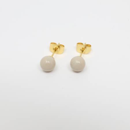 [ヌシヤ]輪島でうまれた うるしのピアス きぬ(白)