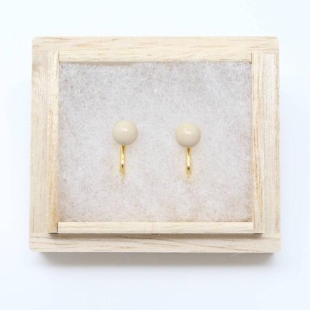 [ヌシヤ]輪島でうまれた うるしのイヤリング きぬ(白)