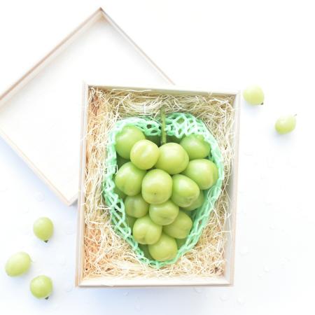 [桐箱入]極大粒シャインマスカット1房700g前後