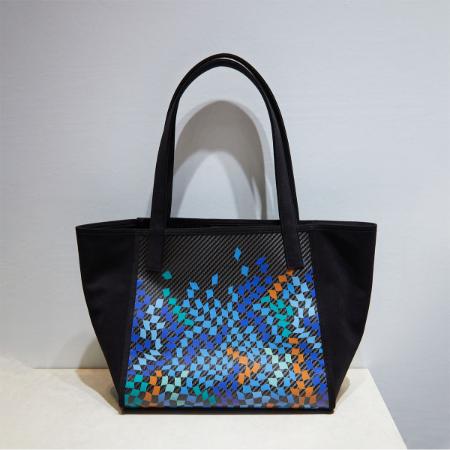 [hide k 1896]MINIMAL TOTE BAG medium with MIKIO ART (CARBON FIBER)