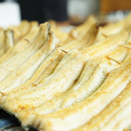 [ヤママツ村田商店]血抜き締め国産うなぎ 規格外300〜330gセット300〜330g(300g補償)3〜4本程度
