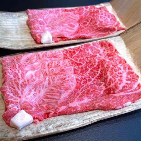 [牛肉商 徳志満]近江牛すき焼き・しゃぶしゃぶ用(モモ・カタ)300g×2