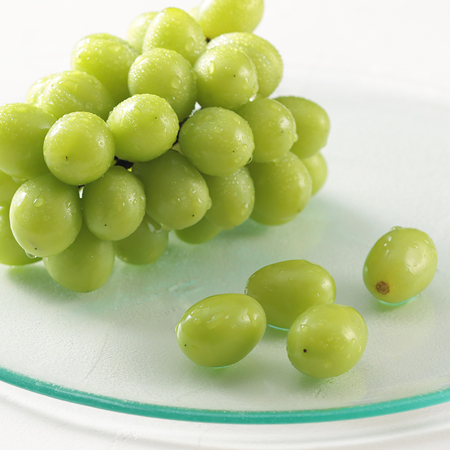 超特級 岡山白桃 3玉 (約1kg) ・ シャインマスカット 1房 (約0.65kg) ・ ピオーネ 1房 (約0.65kg)セット シャインマスカット・岡山夢白桃3玉詰合せ（7月下旬～8月上旬頃まで